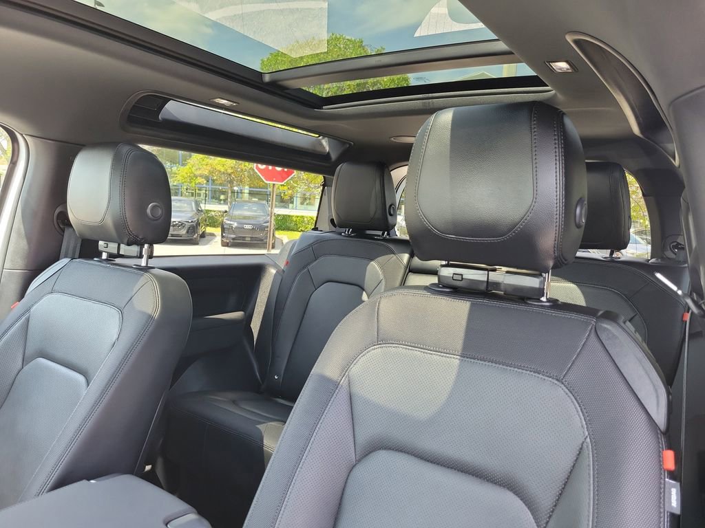 Used 2023 Land Rover Defender 90 X-Dynamic SE image 14