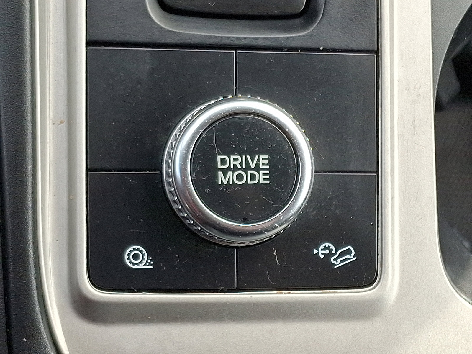 Used 2023 Ford Explorer XLT image 28