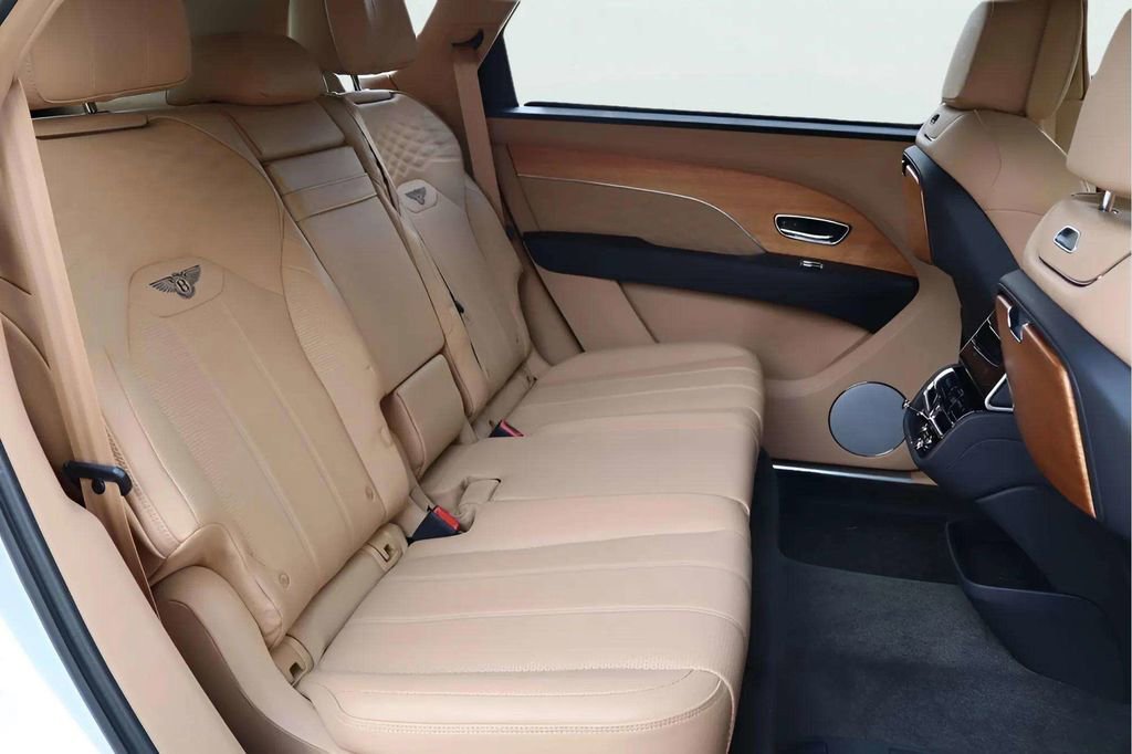 Used 2023 Bentley Bentayga Extended Wheelbase AWD/4WD image 11