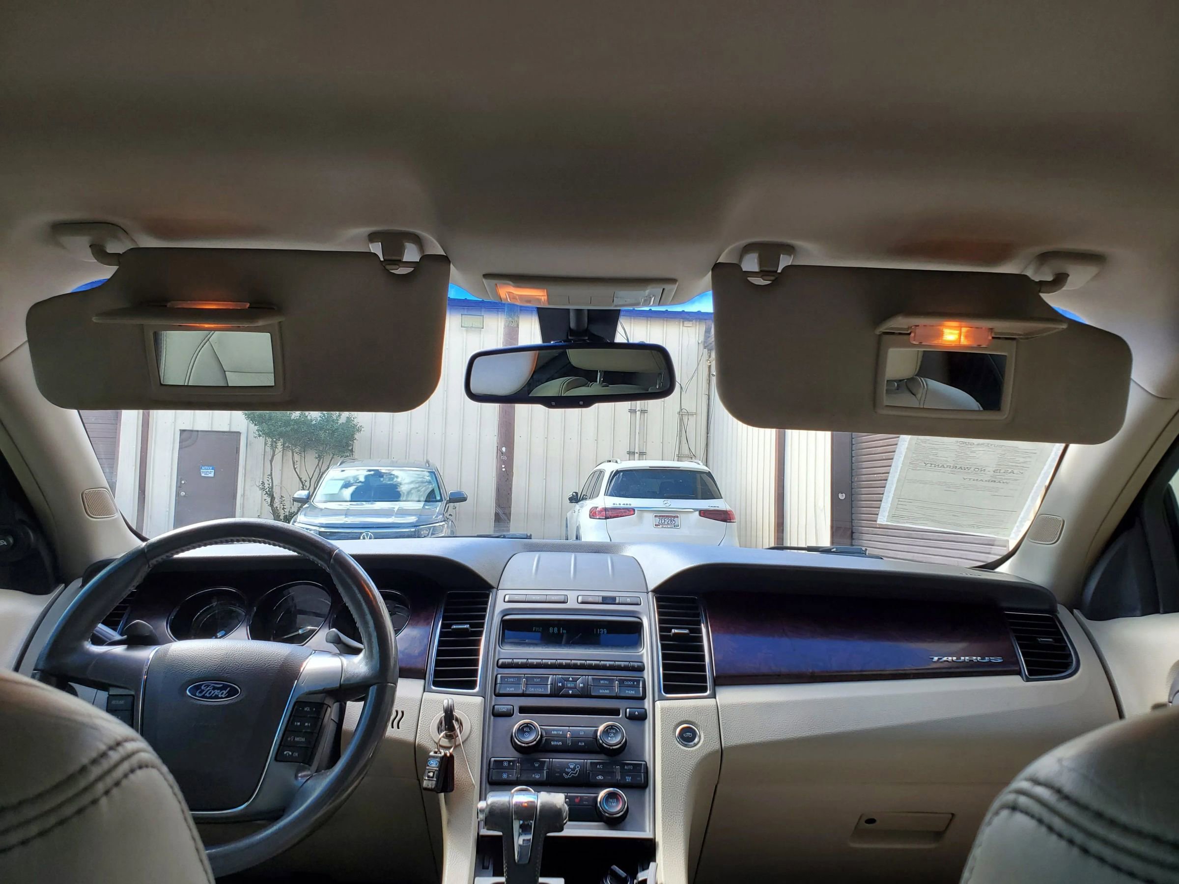 Used 2010 Ford Taurus SEL image 37