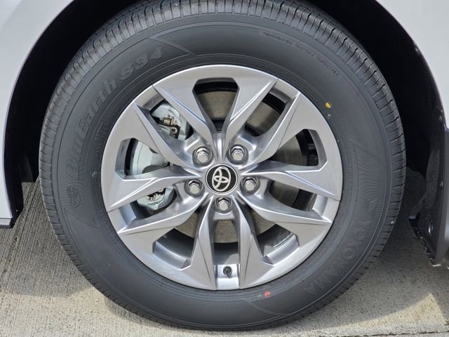 New 2026 Toyota Sienna XLE image 9