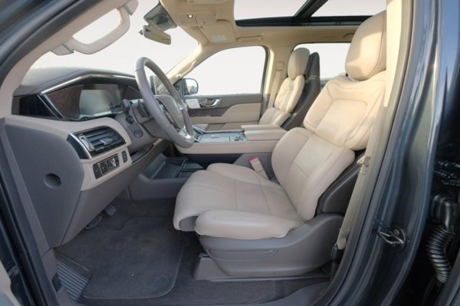 Used 2024 Lincoln Navigator Reserve image 12