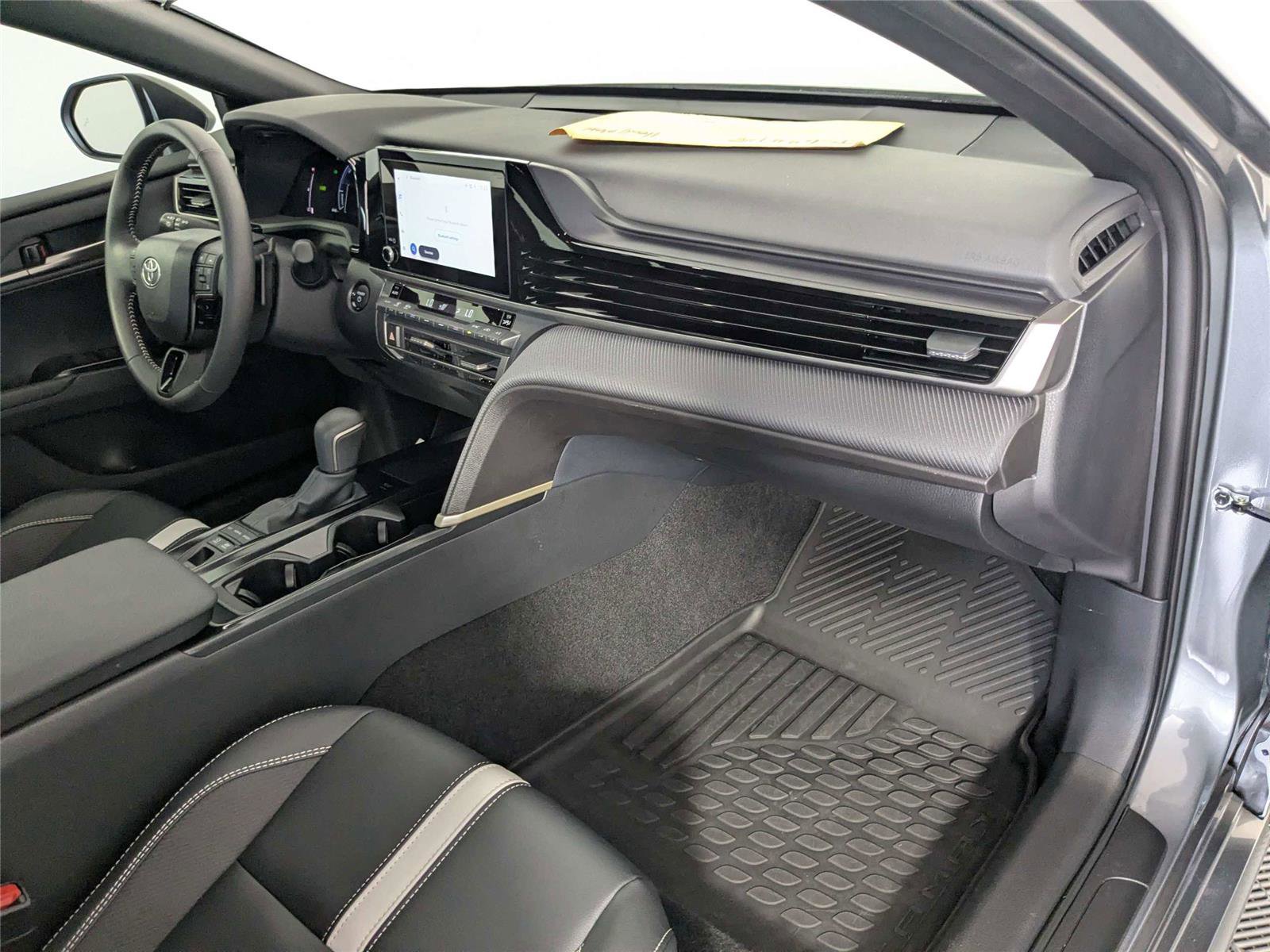 Used 2025 Toyota Camry SE FWD image 31