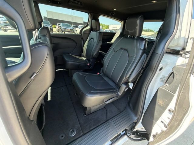 New 2027 Chrysler Pacifica Select FWD image 22