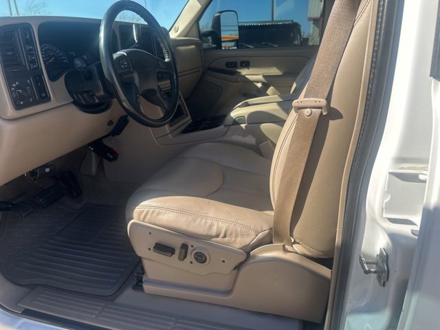Used 2005 Chevrolet Silverado 3500 LT w/ Heavy-Duty Power Package image 24
