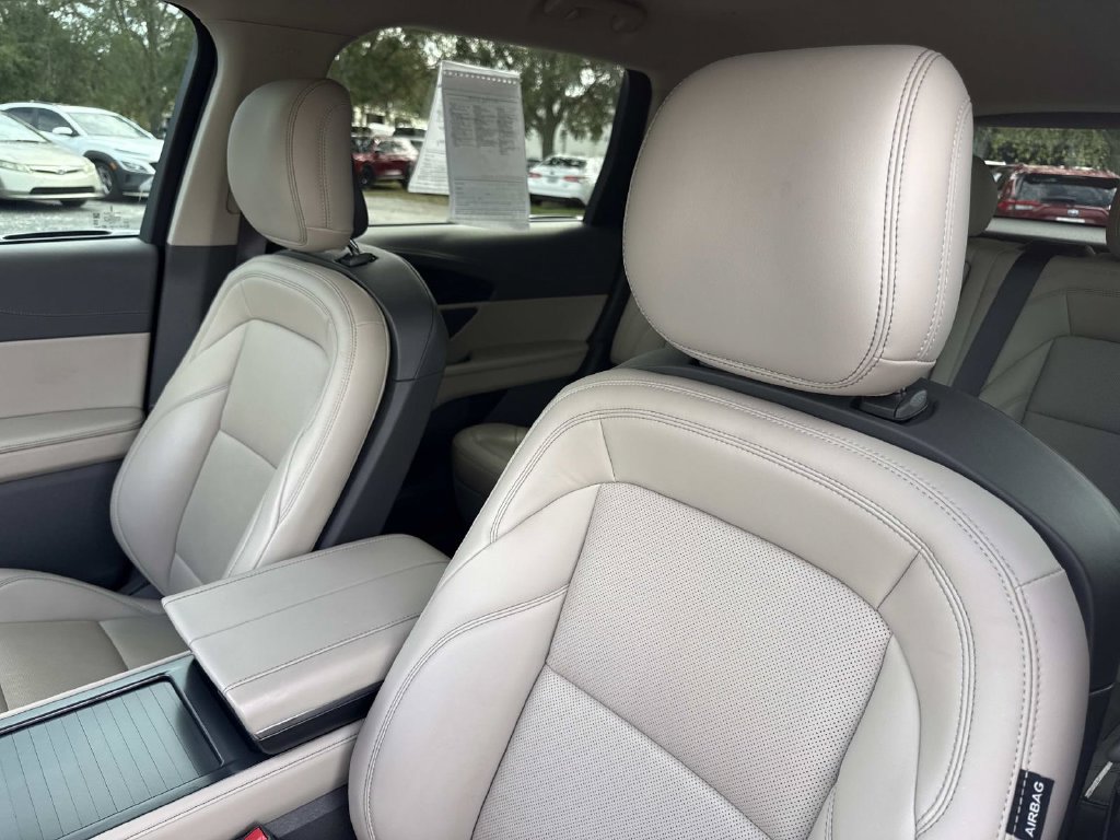 Used 2024 Lincoln Nautilus Premier AWD/4WD image 21