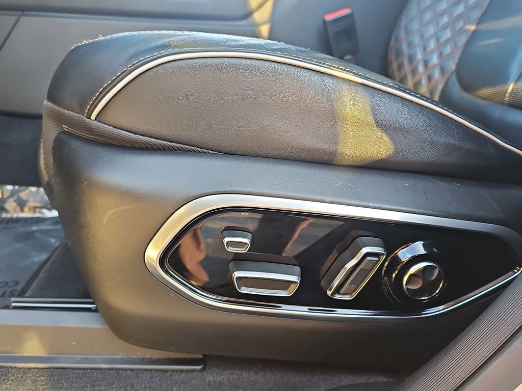 Used 2022 Jeep Grand Cherokee L Summit w/ Luxury Tech Group V image 32