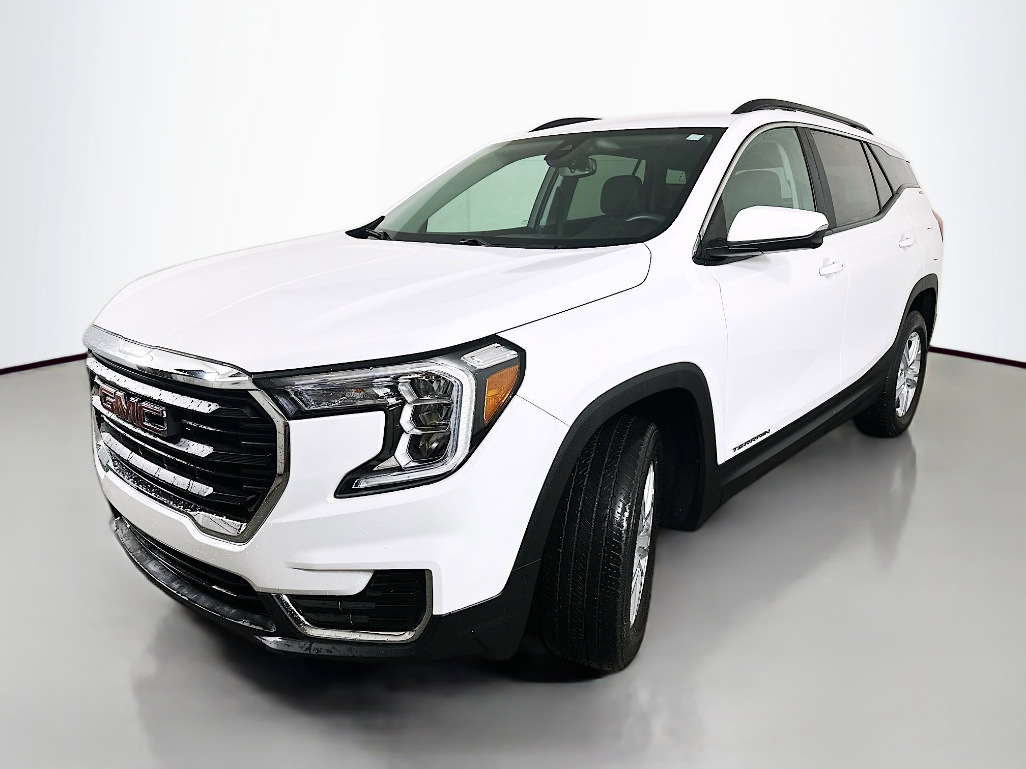 Used 2023 GMC Terrain SLE w/ Driver Convenience Package AWD/4WD image 3