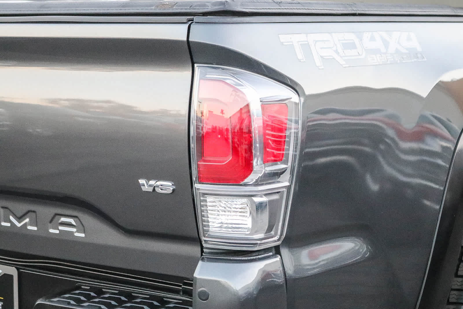Used 2020 Toyota Tacoma TRD Off-Road w/ Technology Package AWD/4WD image 7
