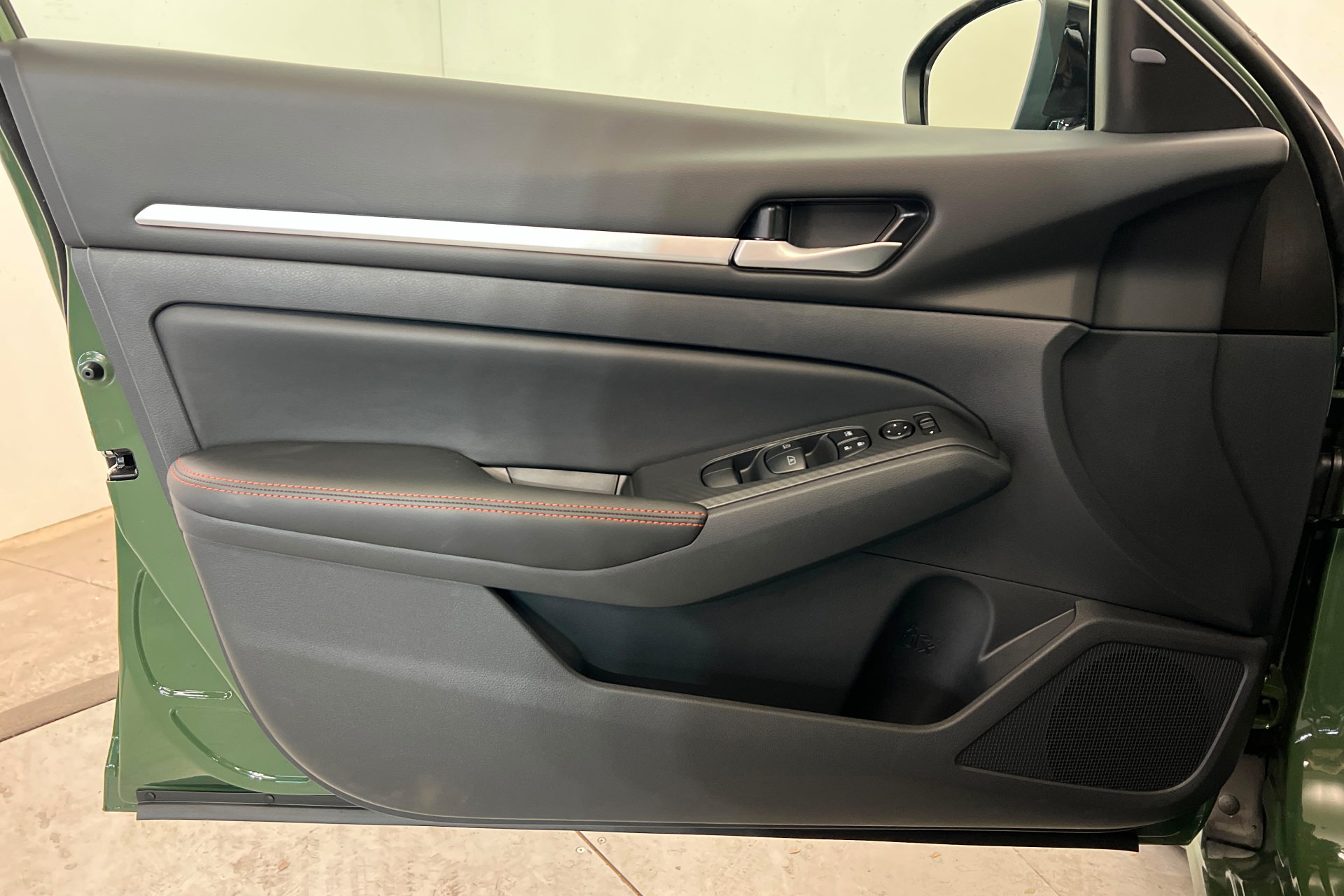 New 2026 Nissan Altima 2.5 SR w/ SR Midnight Edition Package FWD image 14