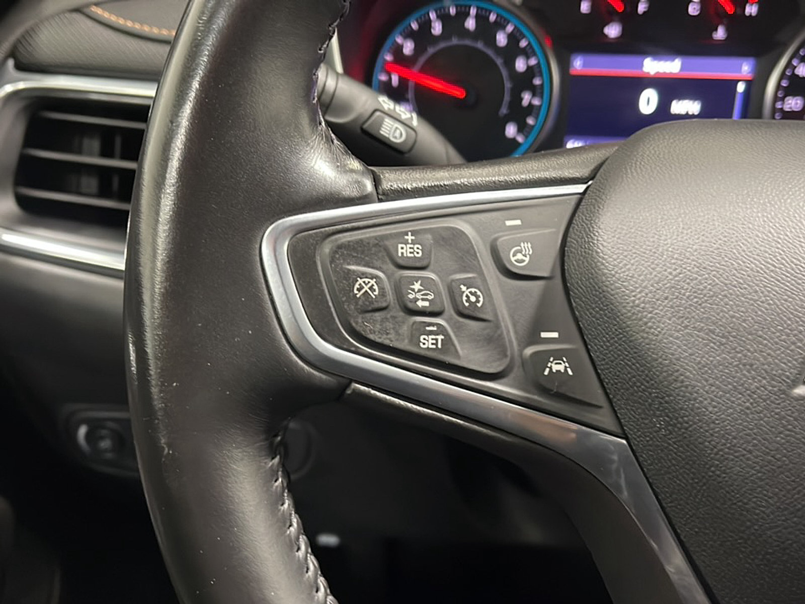 Used 2022 Chevrolet Equinox Premier AWD/4WD image 6