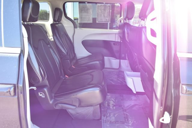 Used 2024 Chrysler Pacifica Touring-L FWD image 38