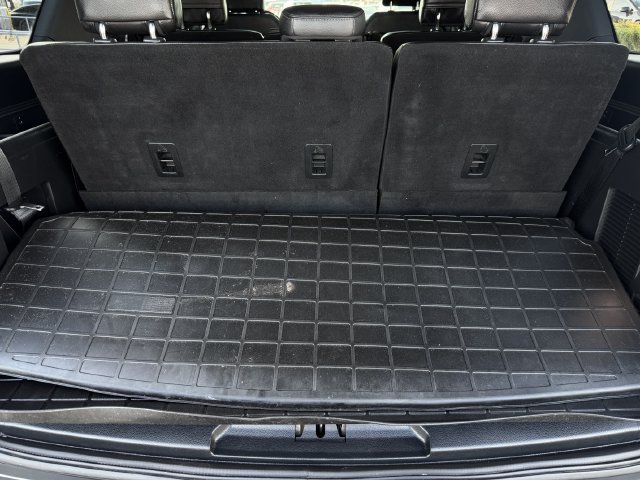 Used 2018 Ford Expedition Limited w/ Equipment Group 302A RWD image 27