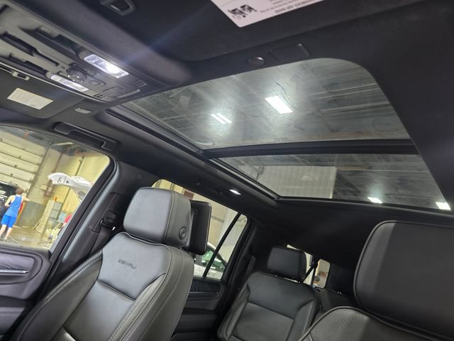Used 2024 GMC Yukon XL Denali w/ Advanced Technology Package AWD/4WD image 7