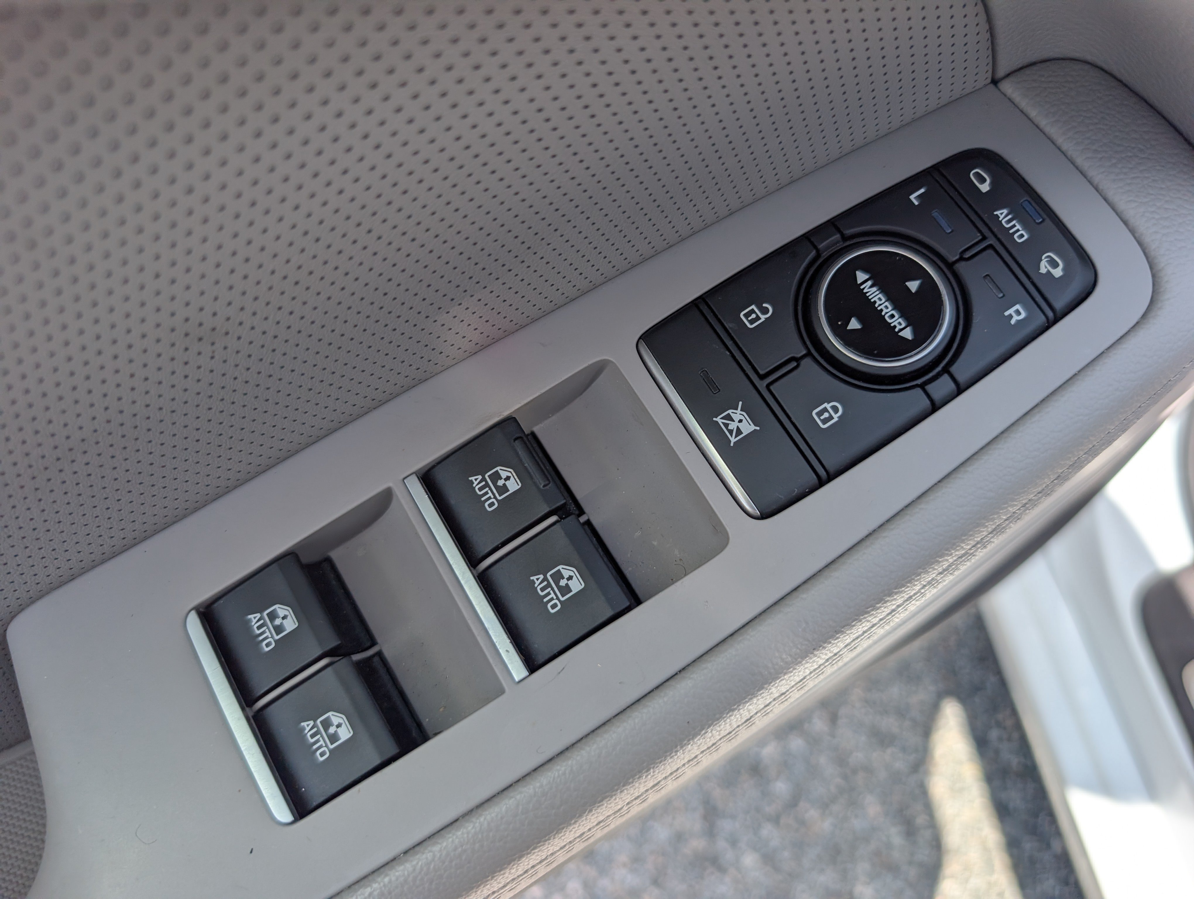 Used 2019 Genesis G80 3.8 RWD image 16