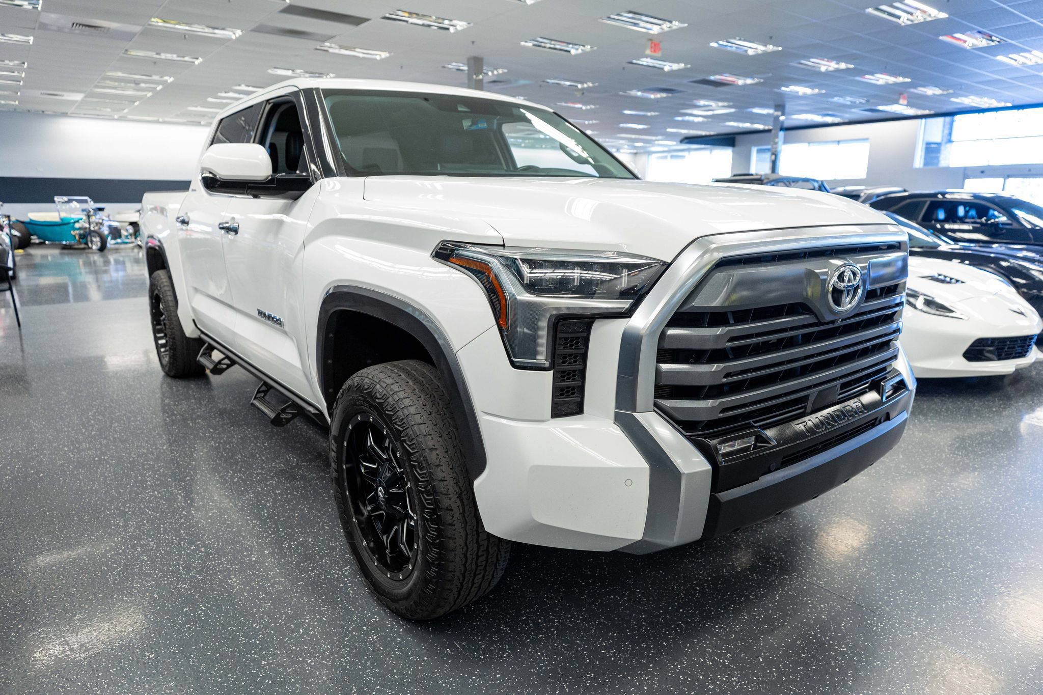 Used 2023 Toyota Tundra Limited AWD/4WD image 3