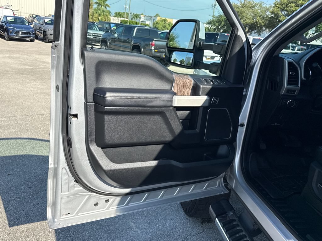 Used 2019 Ford F250 Lariat w/ Lariat Value Package AWD/4WD image 12