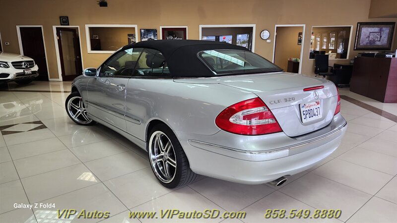 Used 2005 Mercedes-Benz CLK 320 Cabriolet image 3