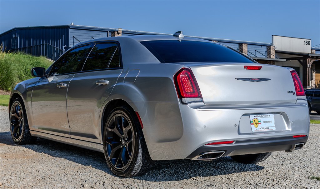 Used 2022 Chrysler 300 S RWD image 3
