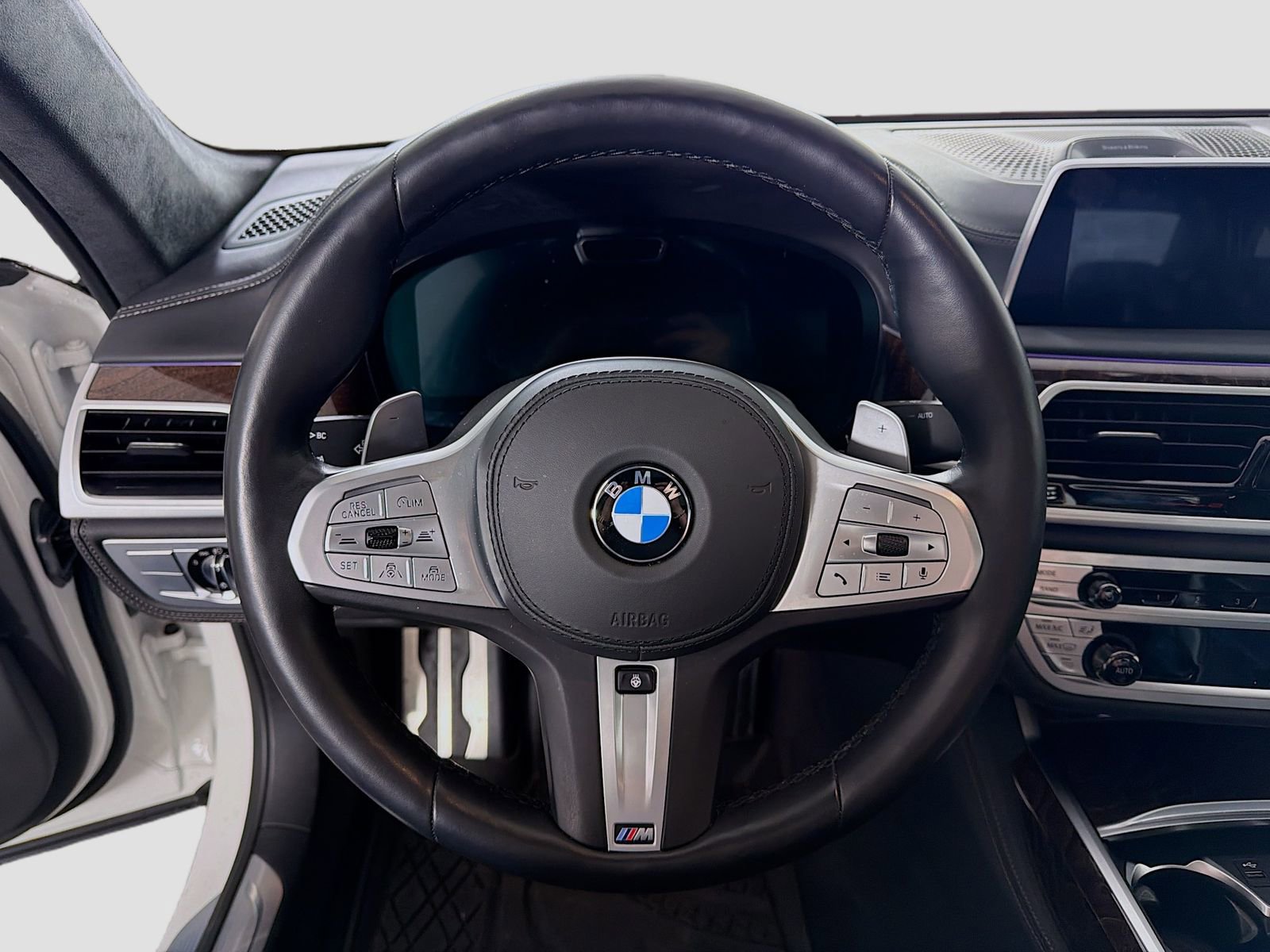 Used 2022 BMW 750i xDrive w/ Executive Package image 13