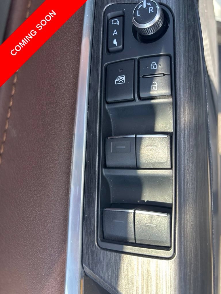 Used 2024 Toyota Venza XLE AWD/4WD image 16