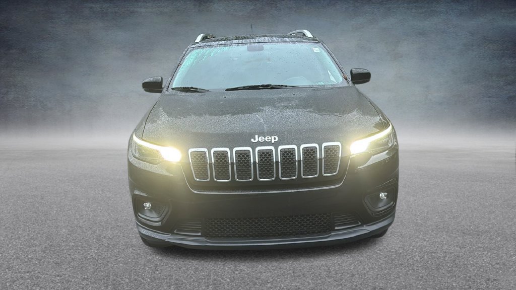 Used 2019 Jeep Cherokee Latitude Plus w/ Cold Weather Group AWD/4WD image 3