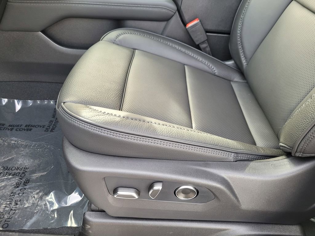 New 2026 GMC Yukon XL Denali w/ Denali Reserve Package image 13