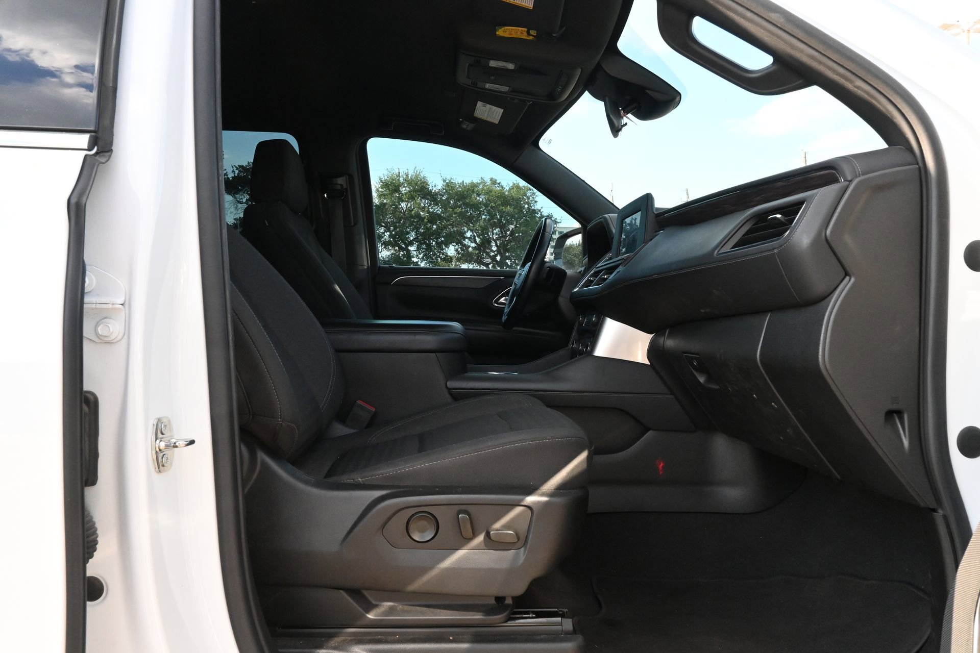 Used 2023 Chevrolet Suburban LS w/ Driver Alert Package RWD image 26