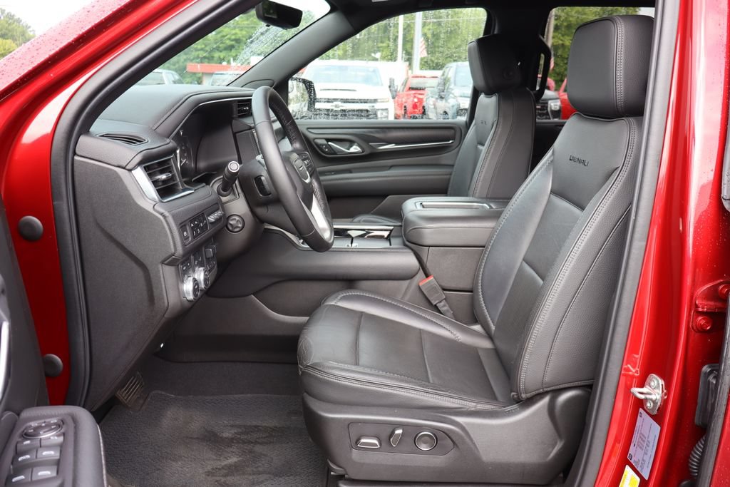 Used 2021 GMC Yukon Denali w/ Denali Premium Package AWD/4WD image 4