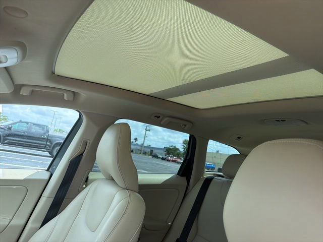 Used 2016 Volvo XC60 T6 w/ Proximity Package AWD/4WD image 19