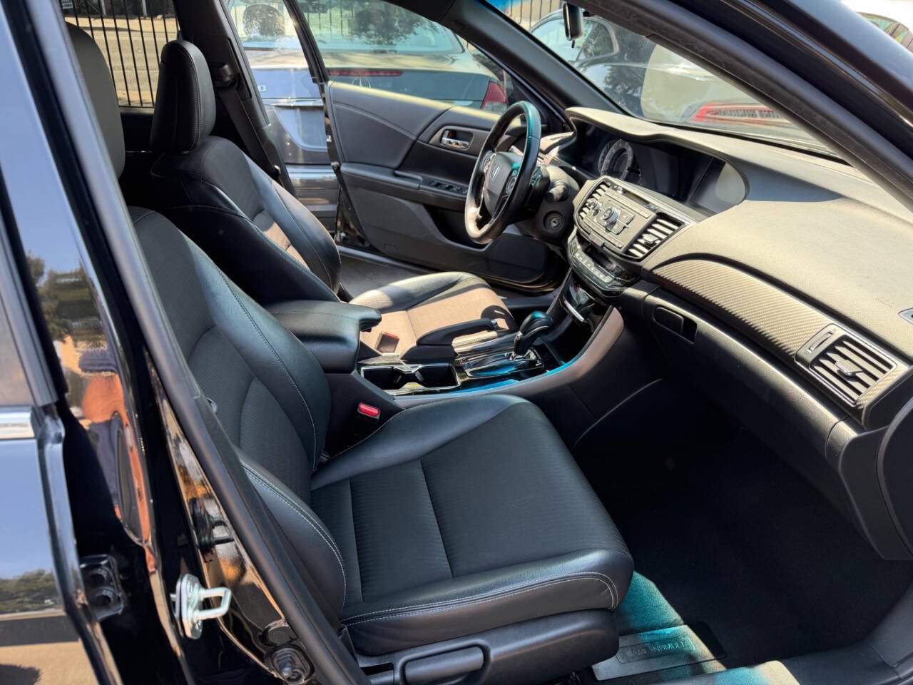 Used 2017 Honda Accord Sport image 12