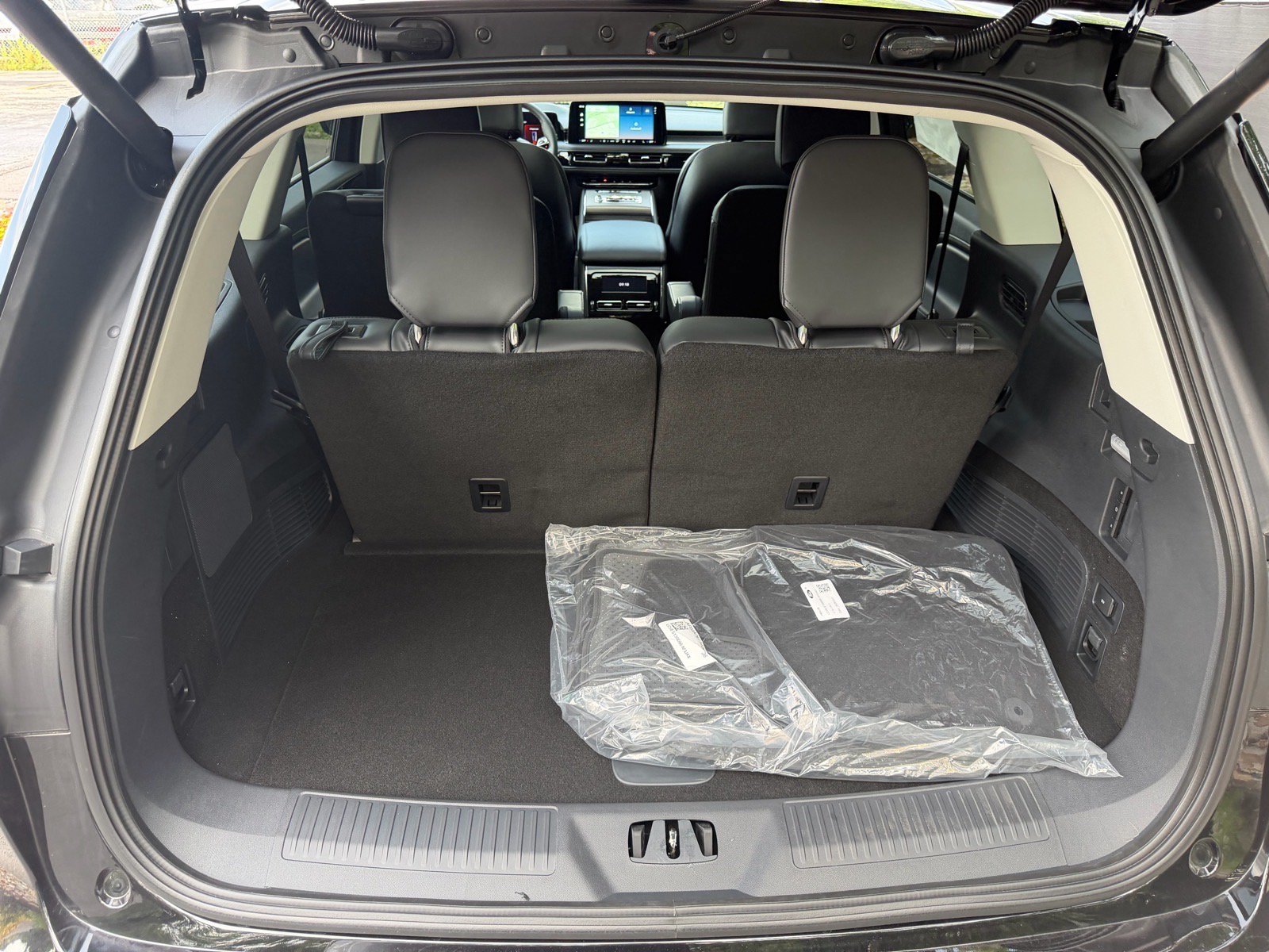 New 2026 Lincoln Aviator AWD image 17