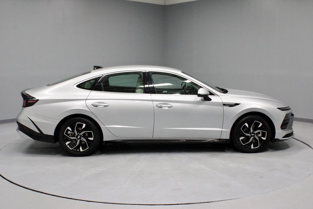 Used 2025 Hyundai Sonata SEL FWD image 6