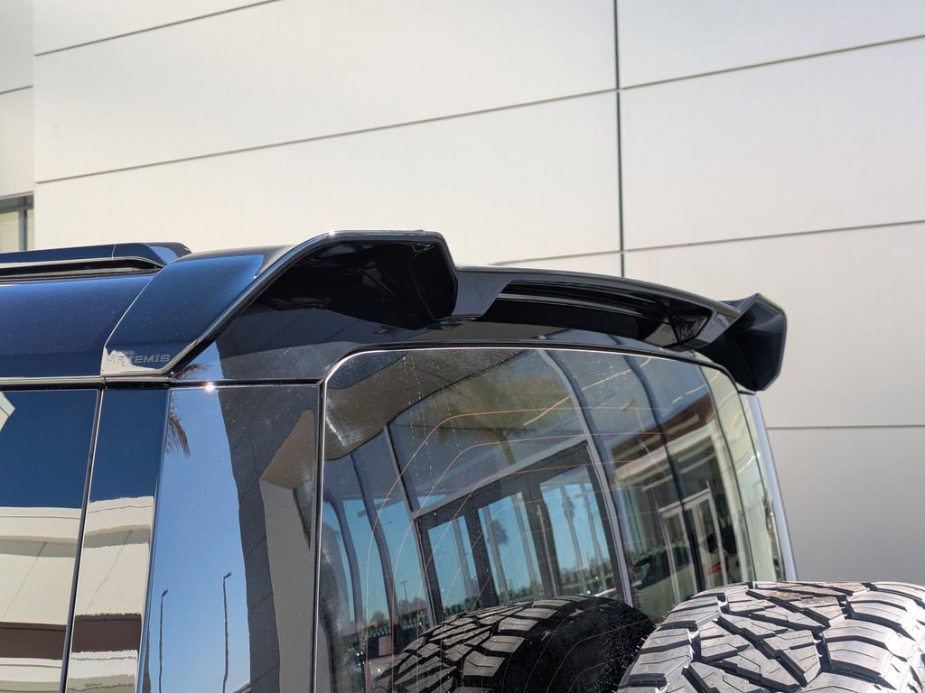 New 2026 Land Rover Defender 110 X-Dynamic SE image 14