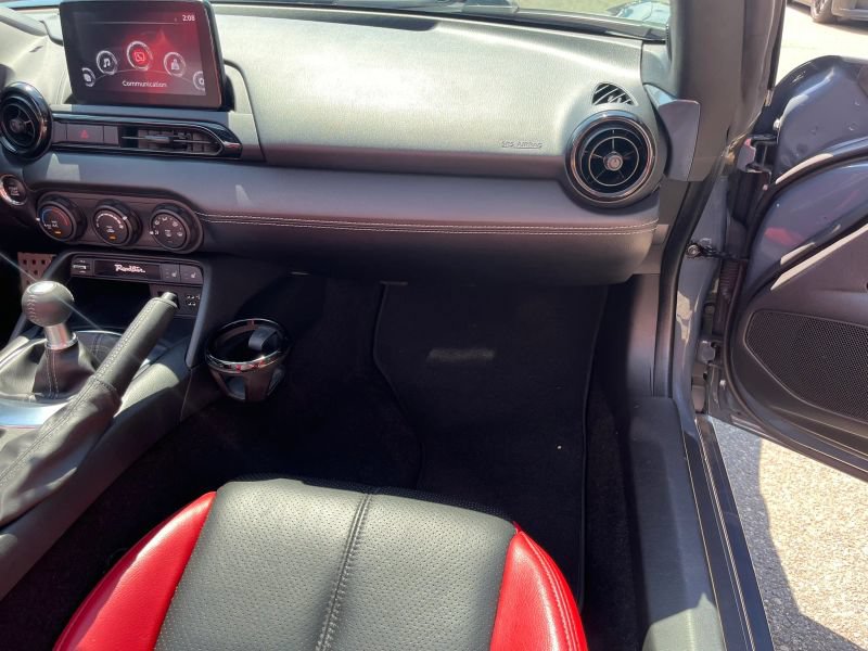 Used 2021 MAZDA MX-5 Miata RF Club RWD image 15