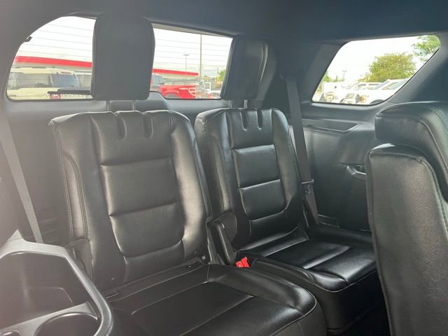 Used 2018 Ford Explorer XLT w/ Equipment Group 202A AWD/4WD image 25