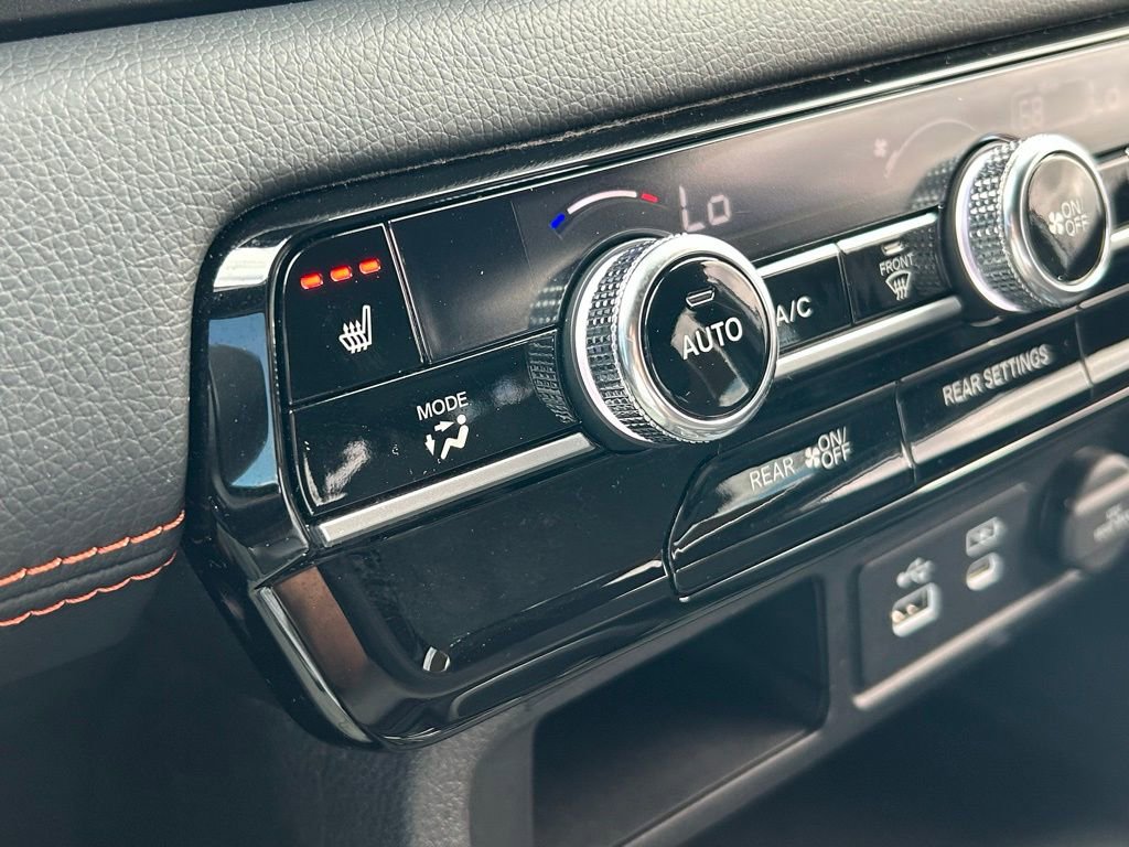 Used 2023 Honda Pilot Sport image 13