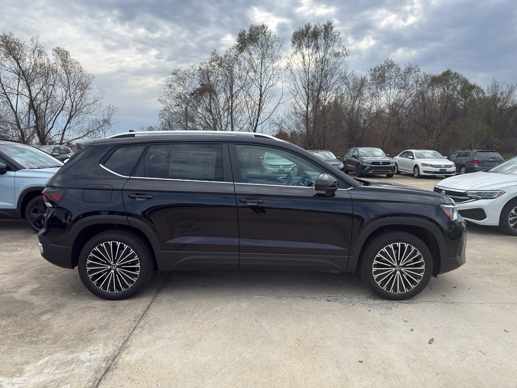Used 2026 Volkswagen Taos SE FWD image 4