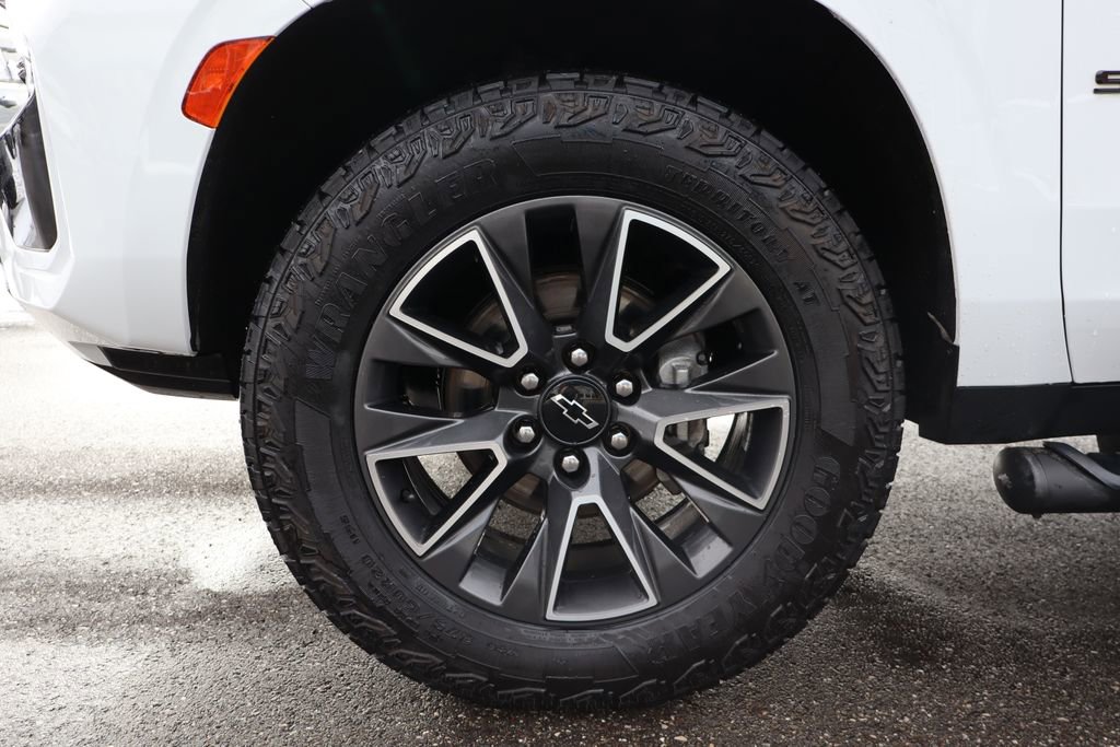 Used 2023 Chevrolet Suburban Z71 w/ Luxury Package image 34