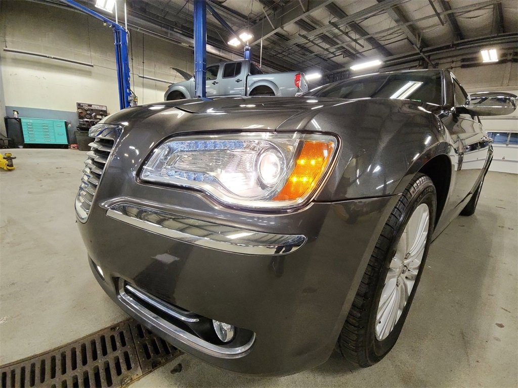 Used 2013 Chrysler 300 C image 29