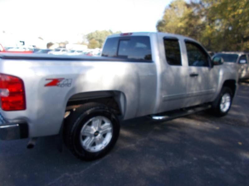 Used 2011 Chevrolet Silverado 1500 LT w/ All-Star Edition AWD/4WD image 13