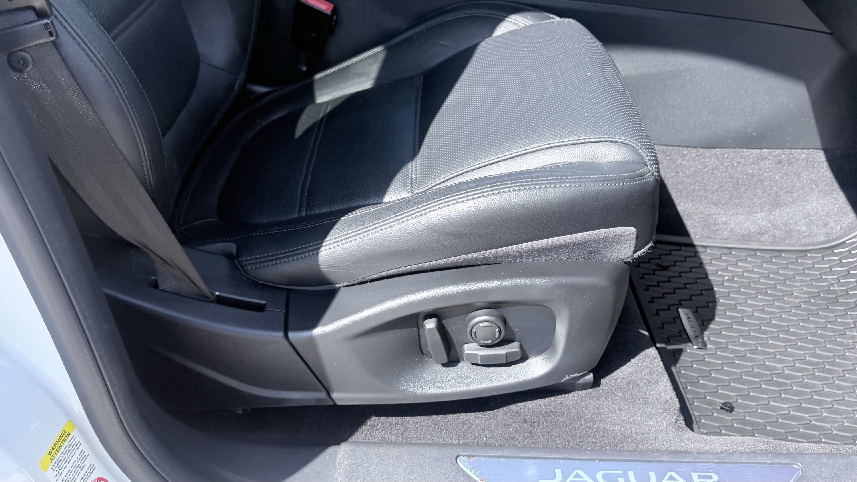 Used 2020 Jaguar E-PACE SE image 51