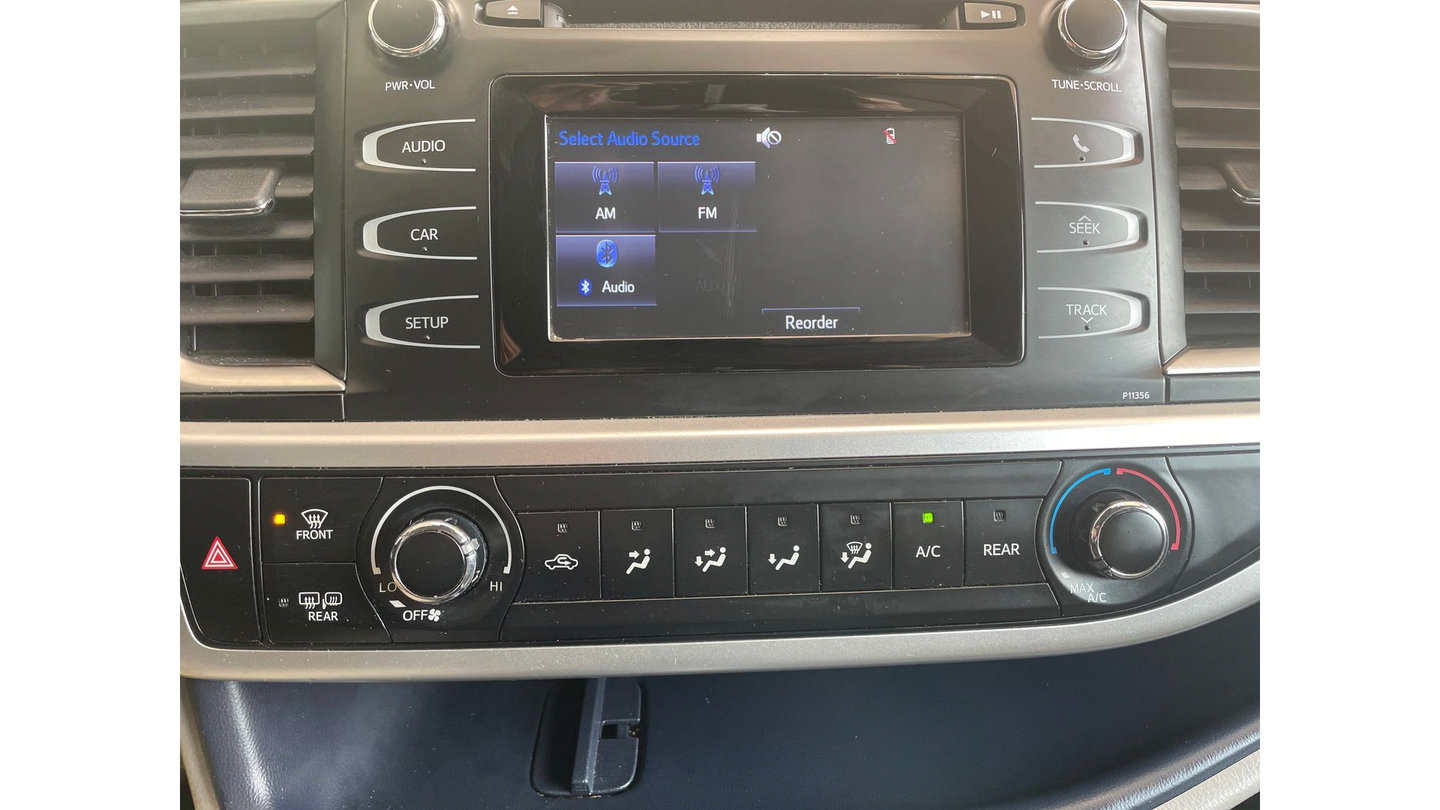 Certified 2017 Toyota Highlander LE AWD/4WD image 19
