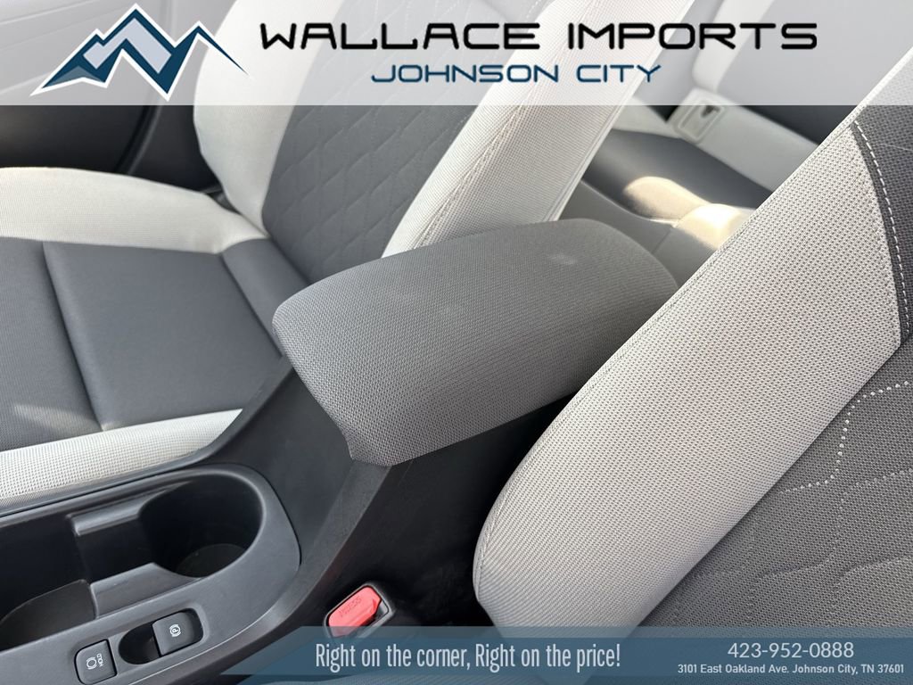 Used 2025 Toyota Corolla LE FWD image 19