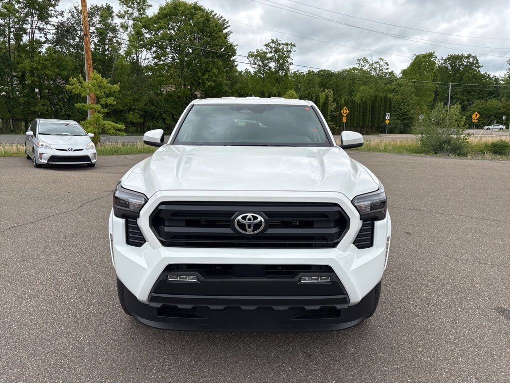 Certified 2026 Toyota Tacoma SR5 AWD/4WD image 9