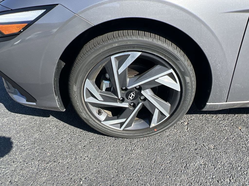 New 2025 Hyundai Elantra SEL image 10