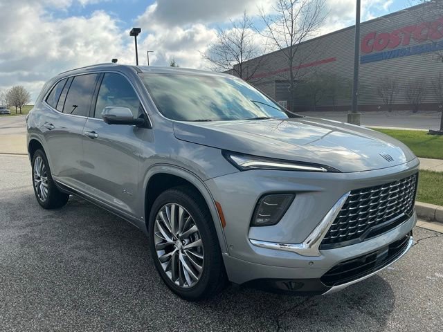 Used 2025 Buick Enclave Avenir w/ Super Cruise Package image 2