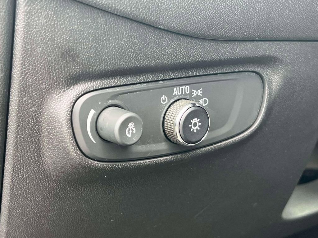 Used 2023 Chevrolet Equinox LT FWD image 20