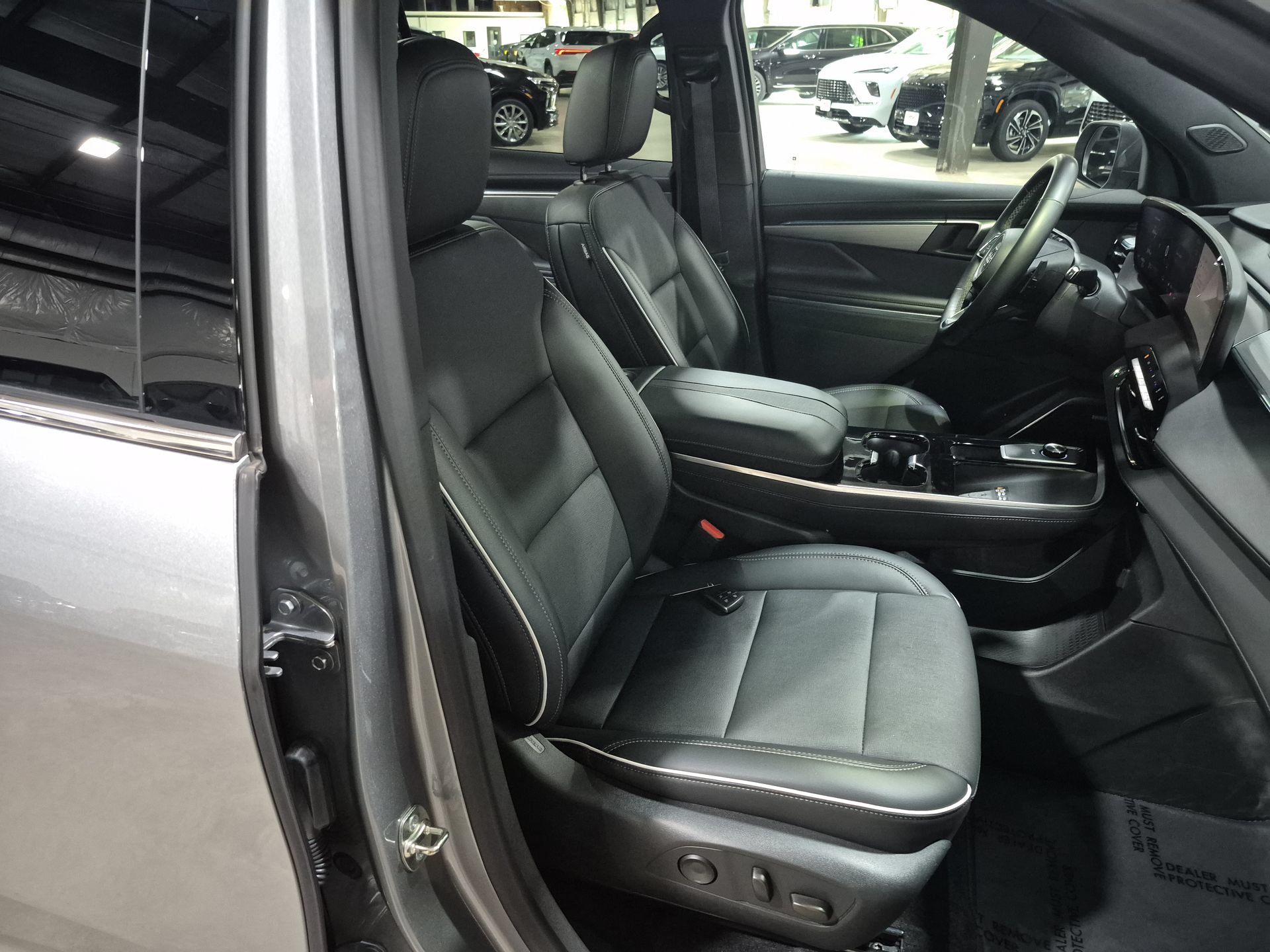 Certified 2025 Buick Enclave Preferred AWD/4WD image 29