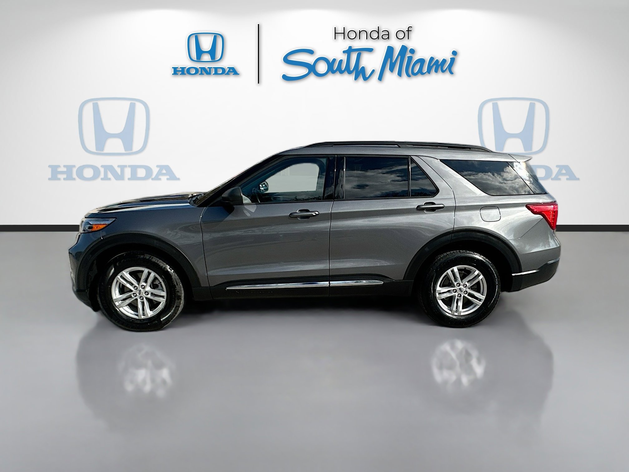 Used 2021 Ford Explorer XLT image 4